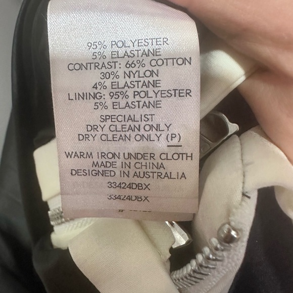 Bardot Two-Tone off the shoulder Midi Dress in Black and White size M/8 - Picture 4 of 6